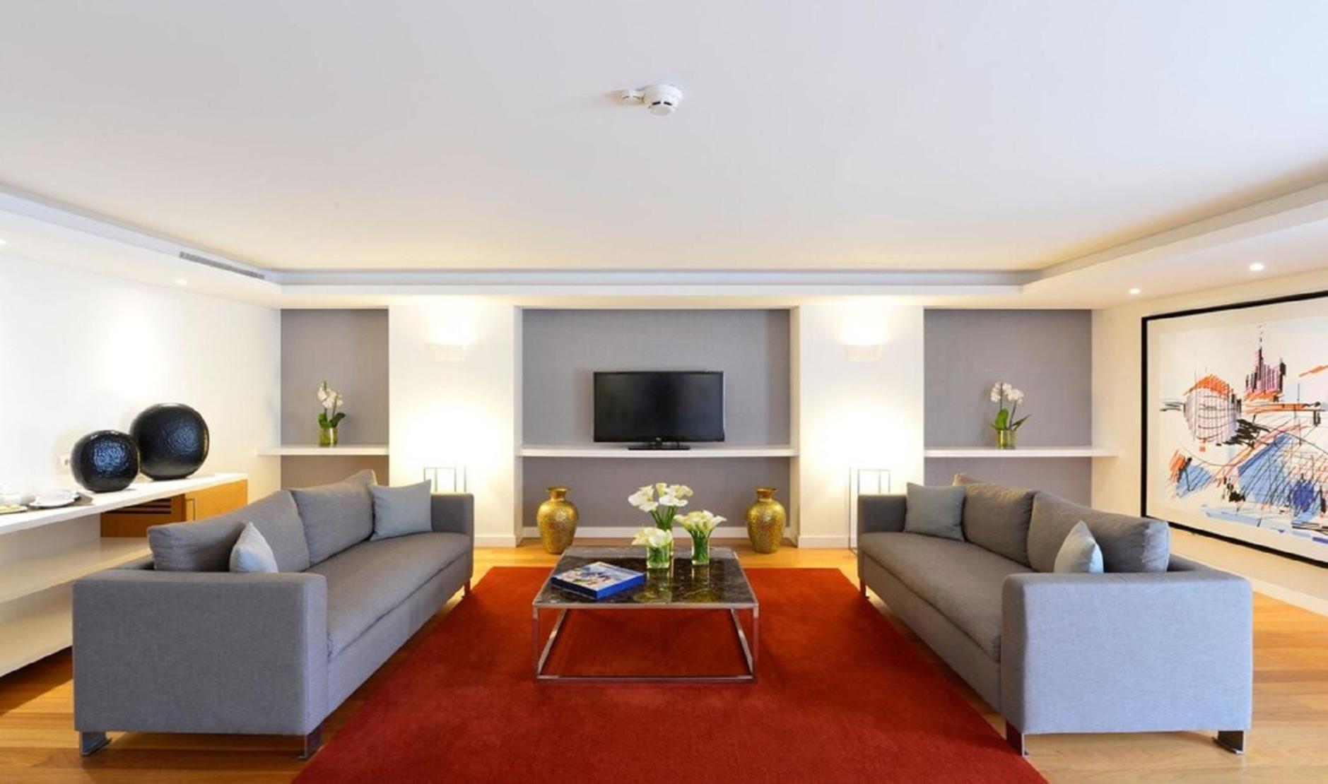 Pestana Cidadela Cascais - Pousada & Art District Exterior foto A living room in a suite at the Mandarin Oriental, Munich